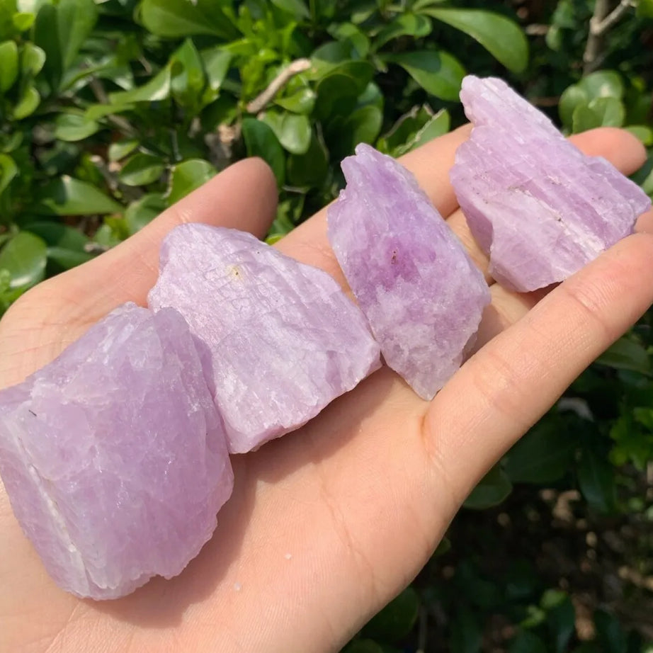 Bulk Kunzite Healing Crystals Large 1" Natural Raw Stones Crystal for Reiki Healing, Wicca, witchcraft, Tumbling, Cabbing, Fountain Rocks, Decoration, Polishing