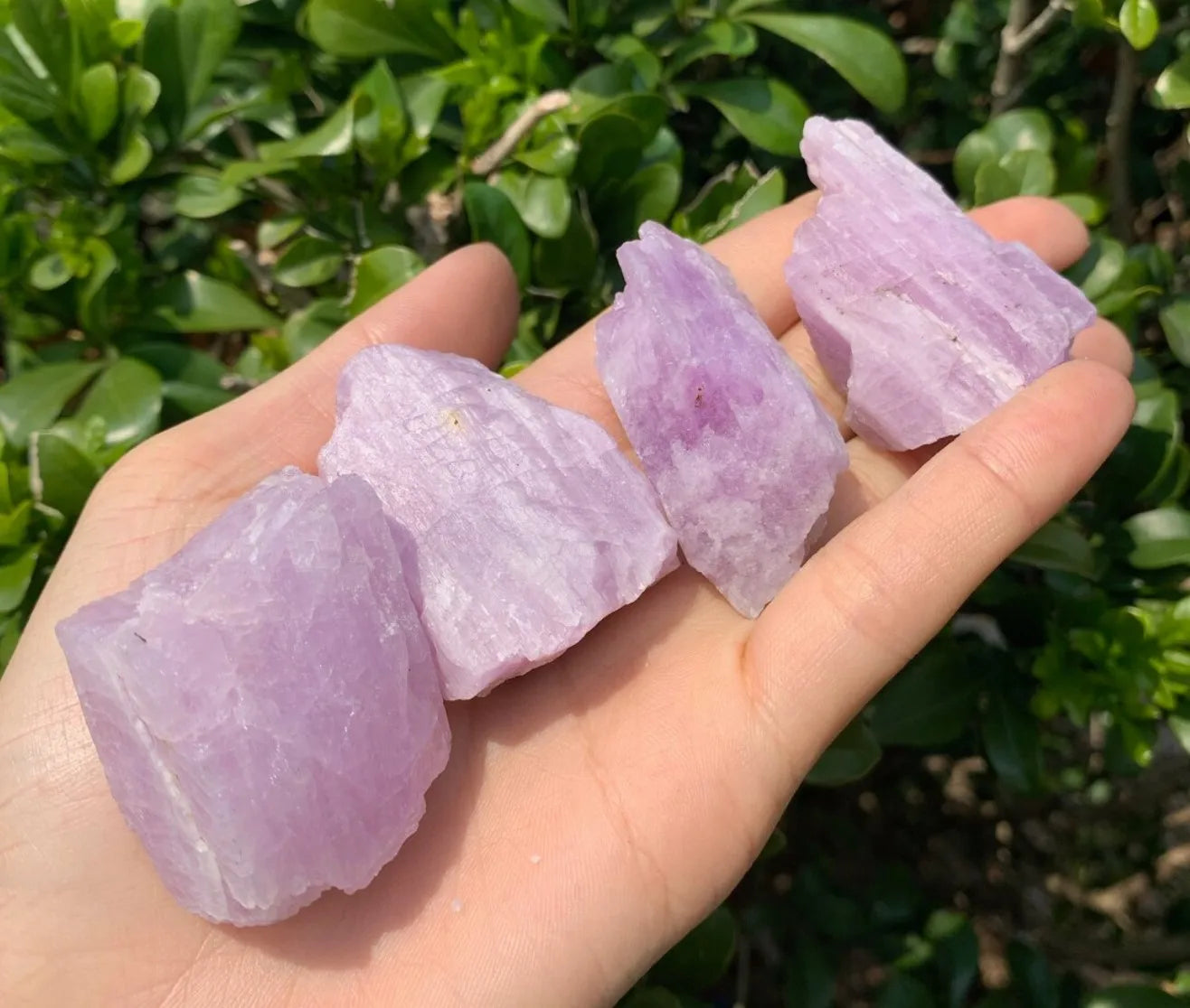 Bulk Kunzite Healing Crystals Large 1" Natural Raw Stones Crystal for Reiki Healing, Wicca, witchcraft, Tumbling, Cabbing, Fountain Rocks, Decoration, Polishing